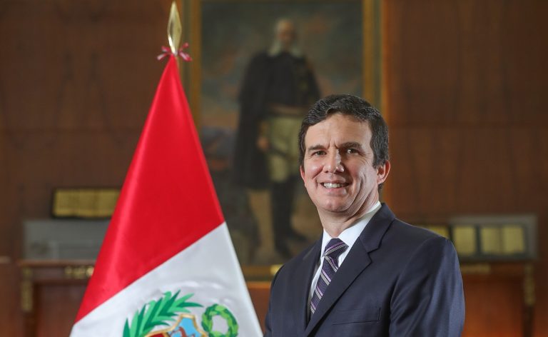 Luis Incháustegui Zevallos jura como nuevo ministro de Energía y Minas del Perú