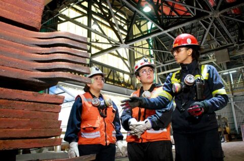 Universidad de Chile ofrece becas a mujeres para Magíster en Minería